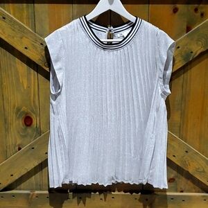 GRAY BLOUSE SIZE LARGE ACCORDION SHORT SLEEVE SPECKLED FLOWY